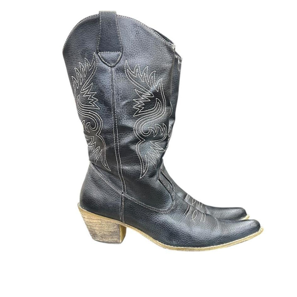 Mid-calf stitched cowboy boots