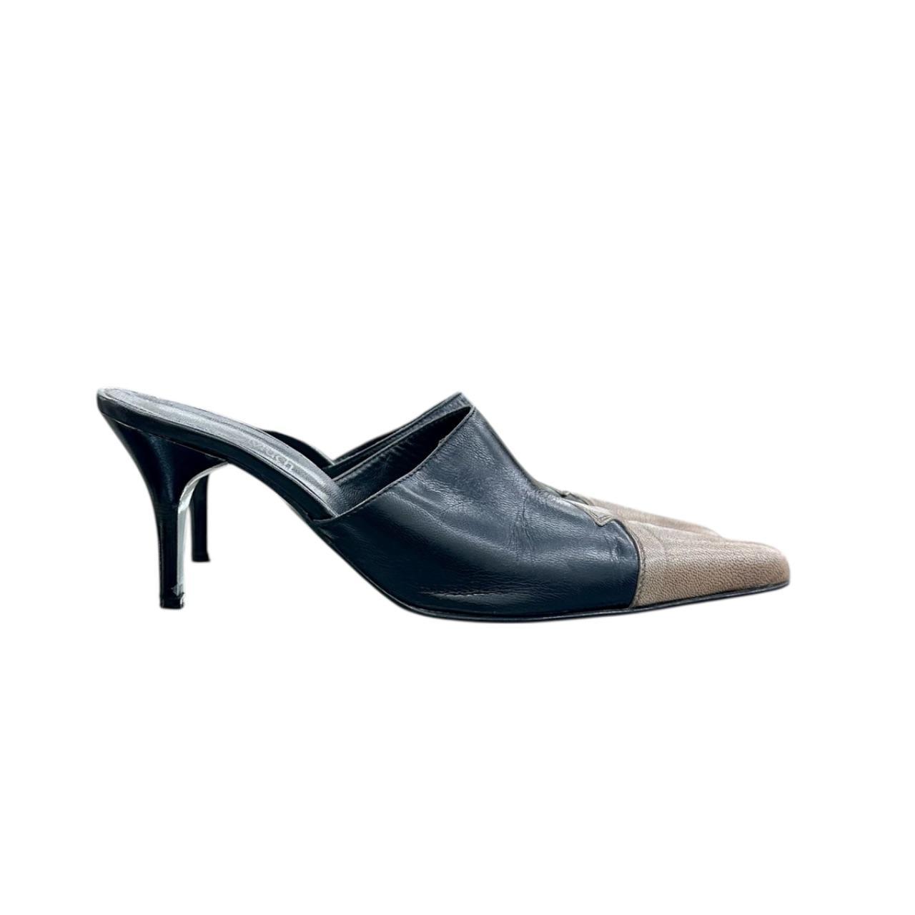 Pointed two tone leather mule