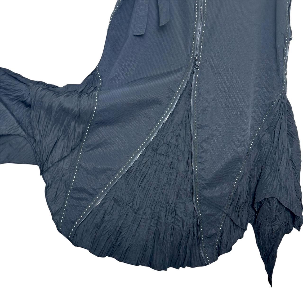 Pointed skirt with contrast stitching