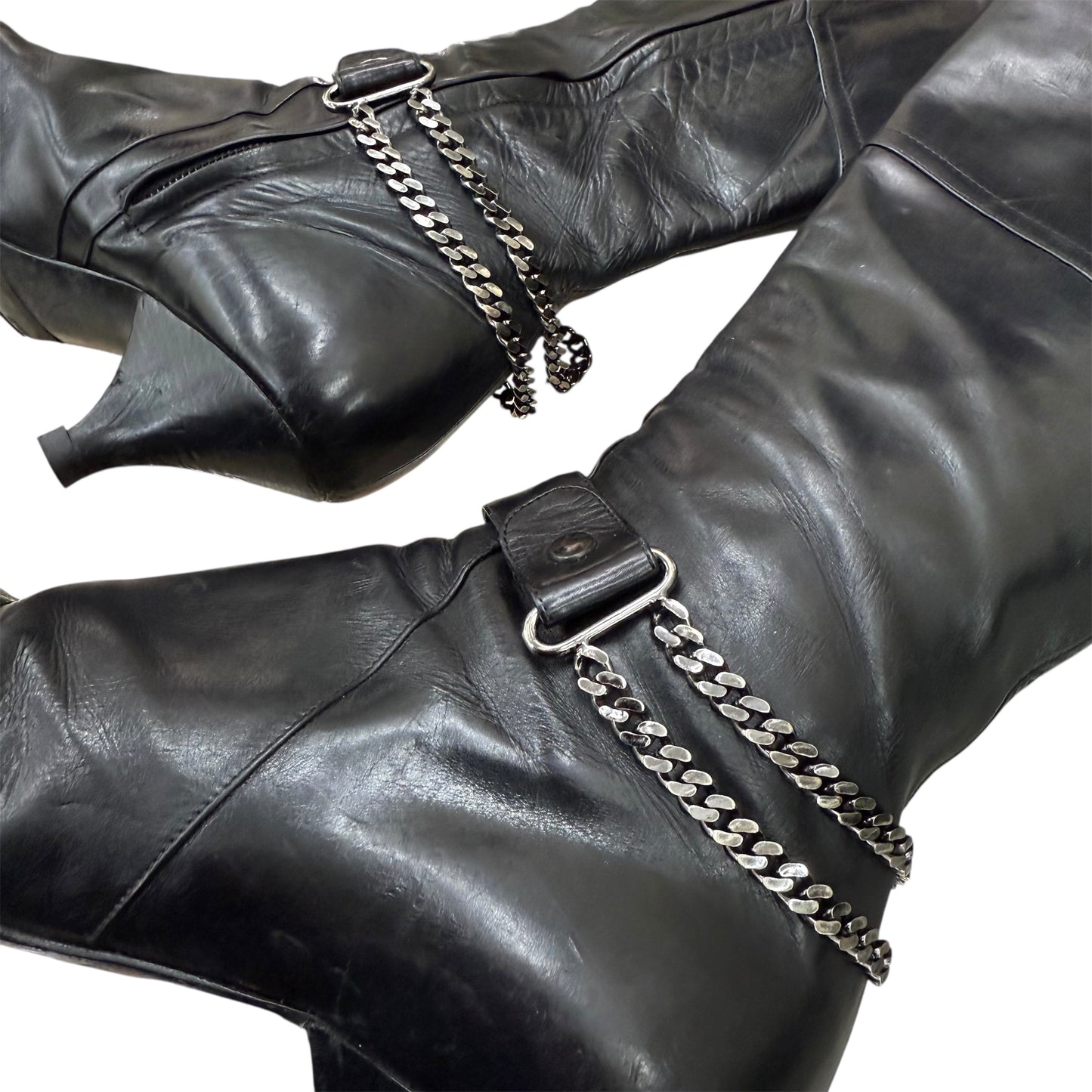 Pointed mid-calf boots with chain