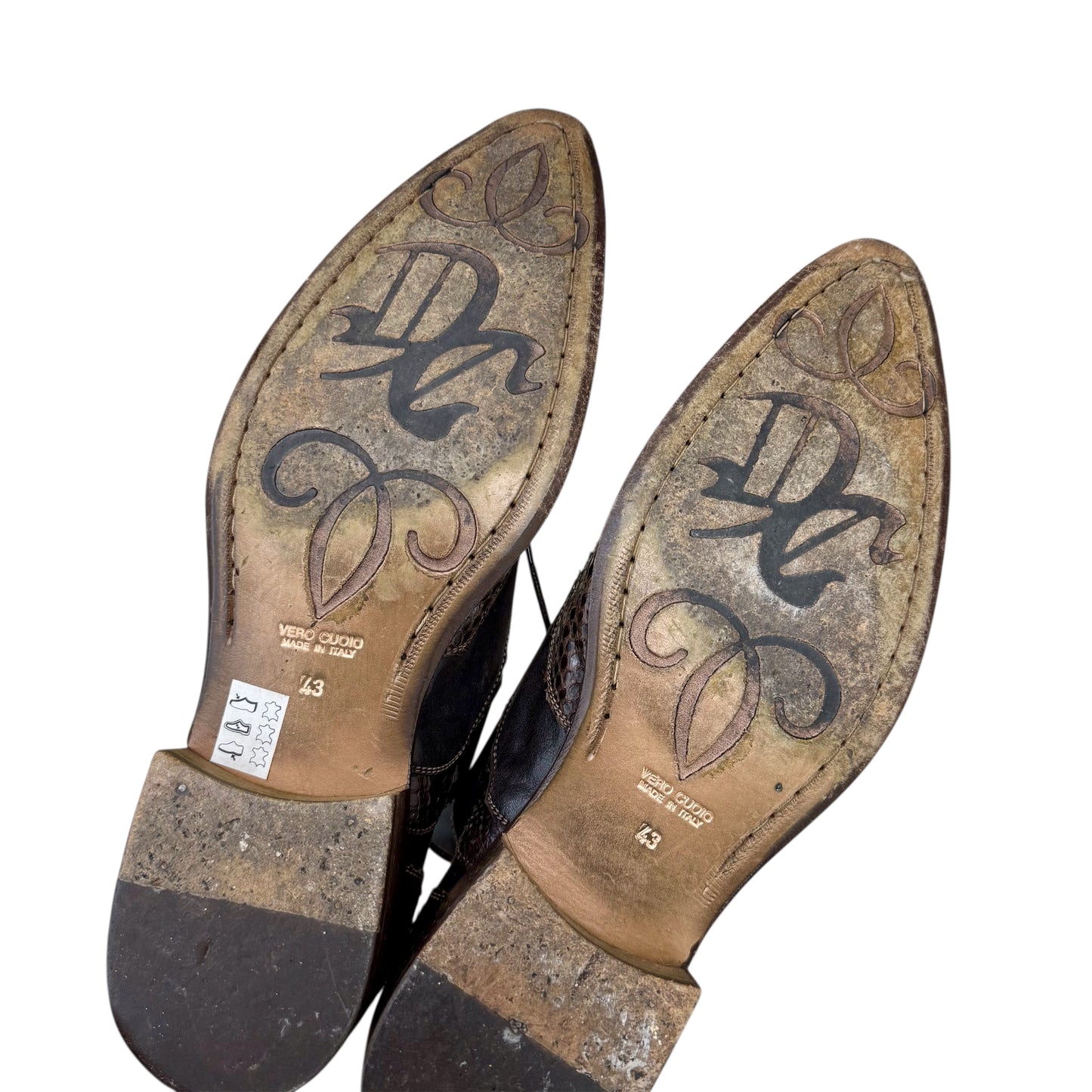 Men's pointed croco derbys
