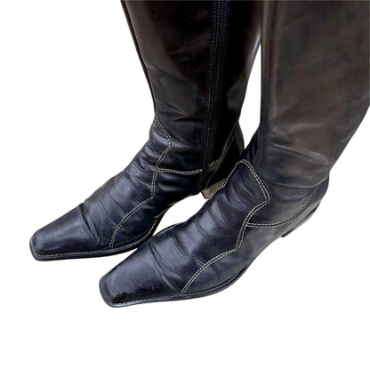 Pointed mid-calf leather boots