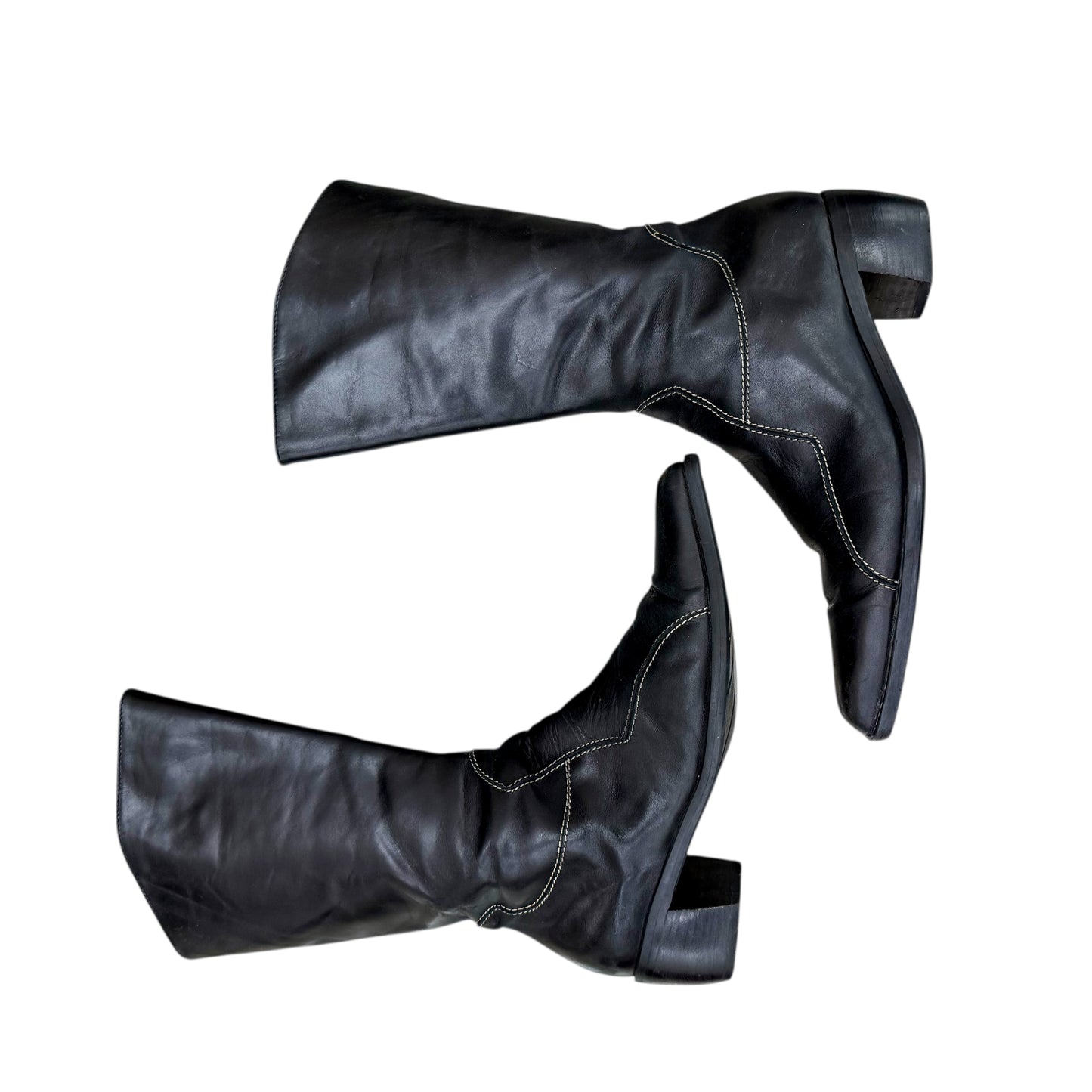Pointed mid-calf leather boots