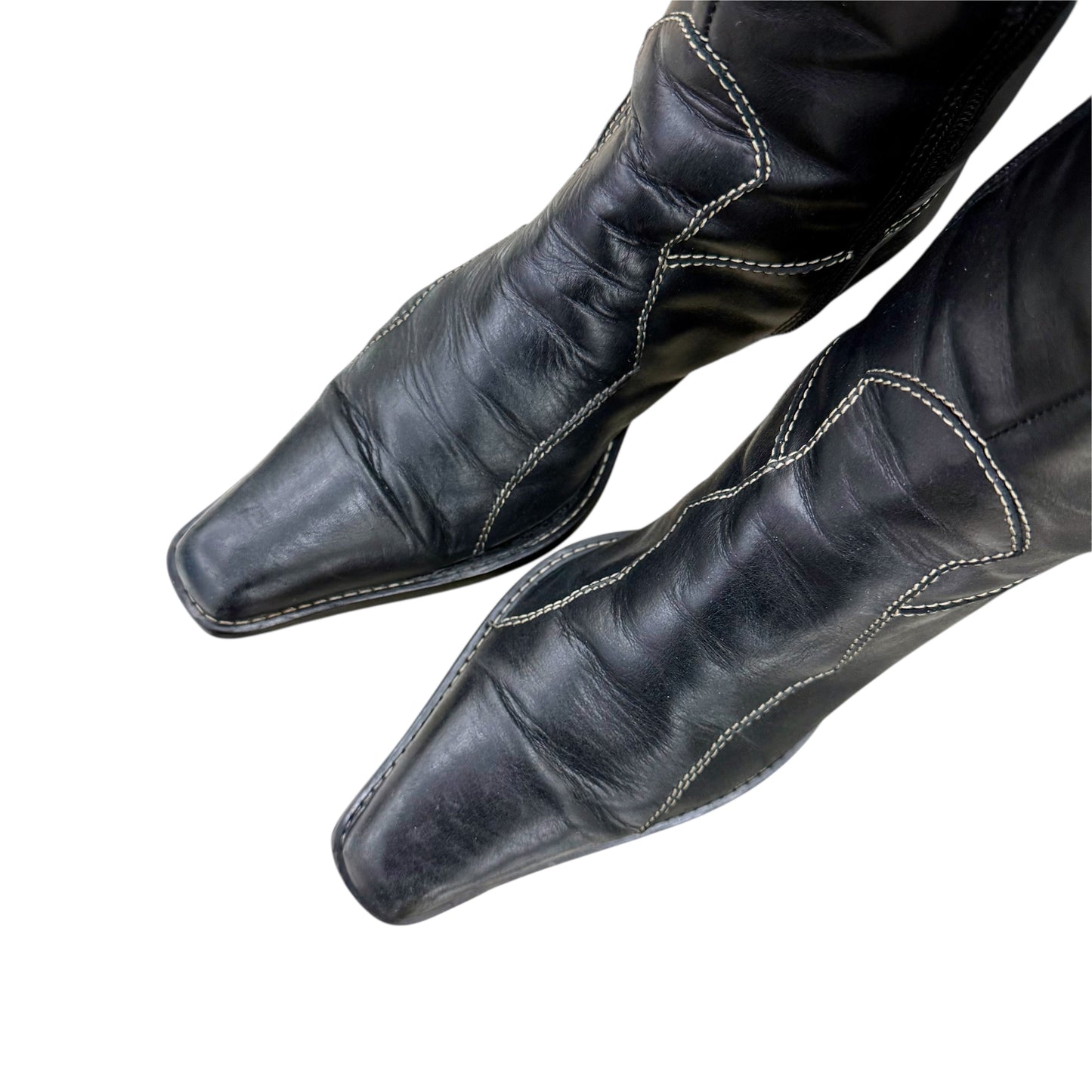 Pointed mid-calf leather boots