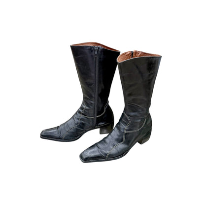 Pointed mid-calf leather boots