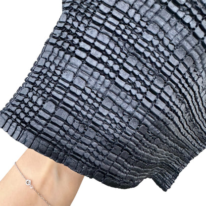Pleated crinkle sleeveles top
