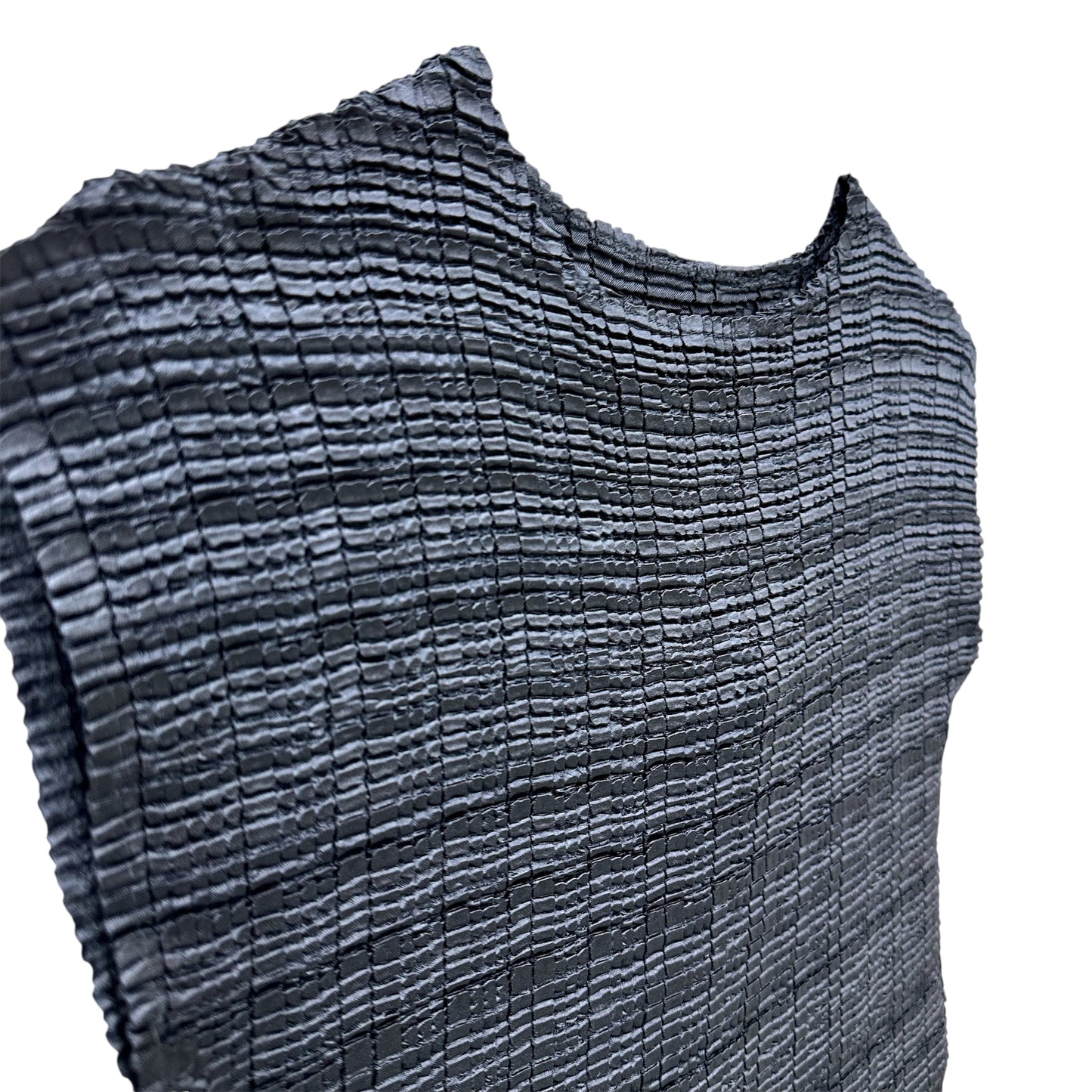 Pleated crinkle sleeveles top