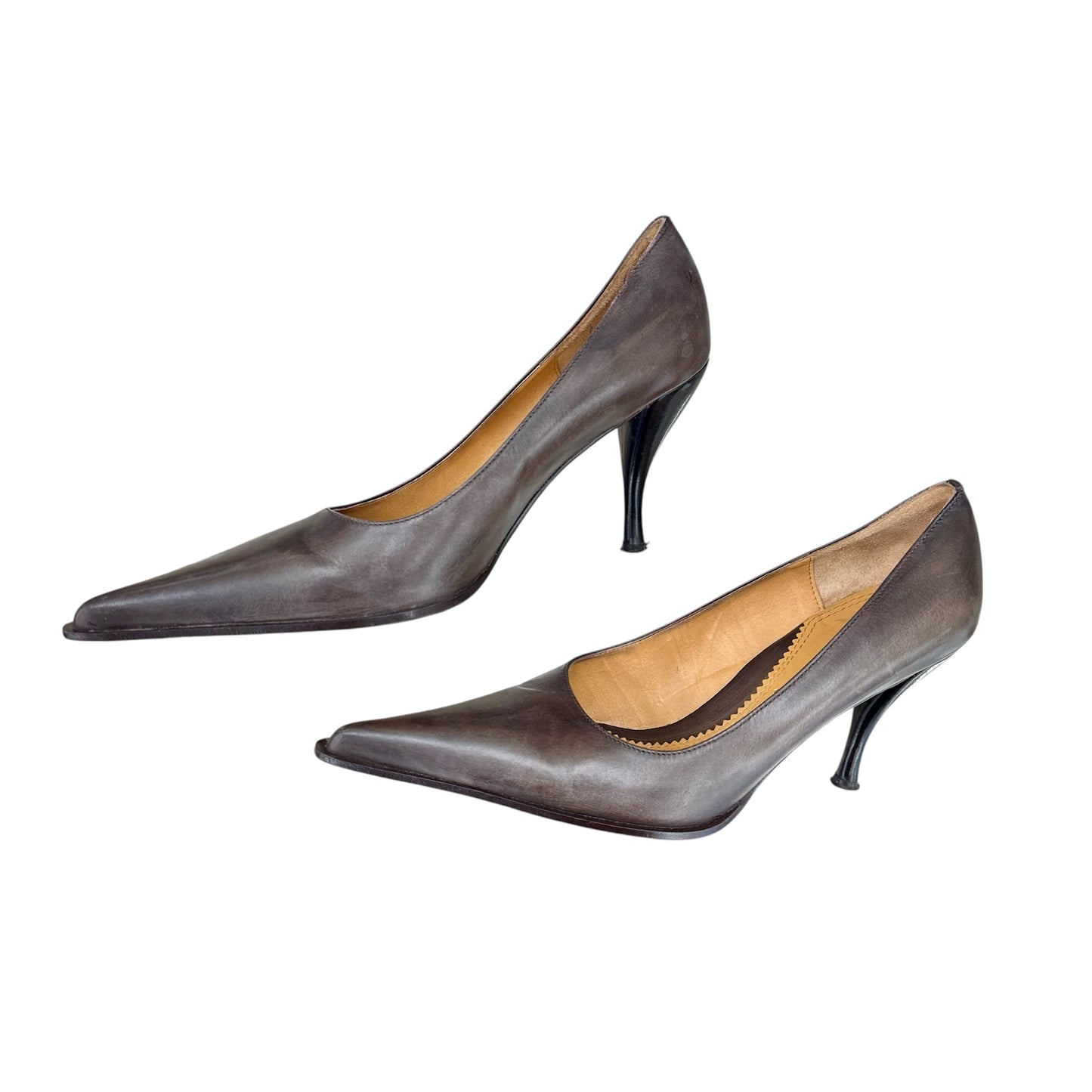 Pointed brown heeled pumps