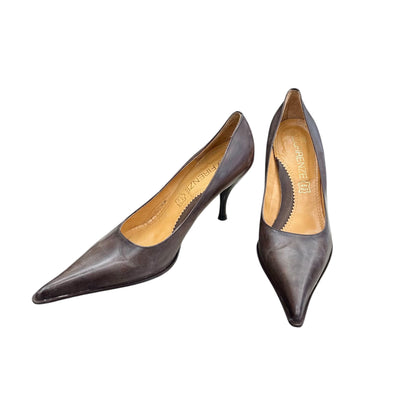 Pointed brown heeled pumps