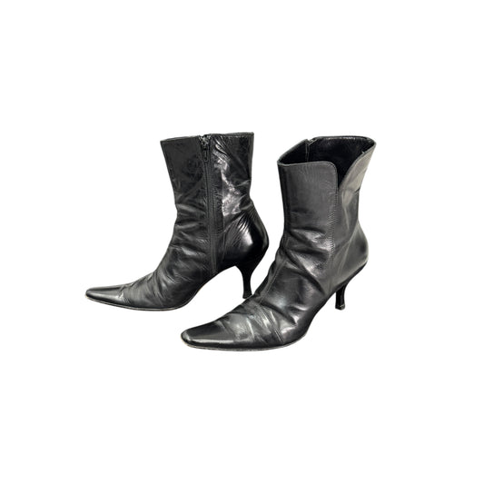 Cut-out leather ankle boots