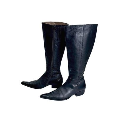 Pointed knee-high leather boots