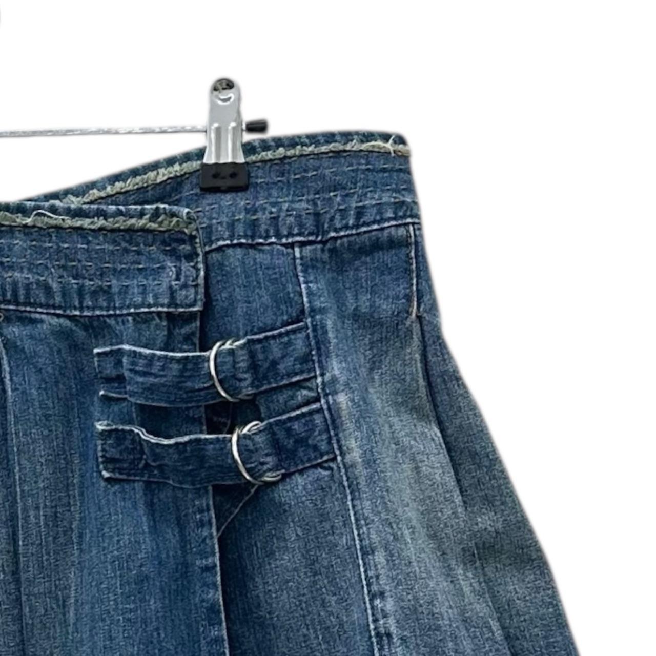 Low-rise pleated denim skirt