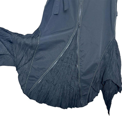 Pointed skirt with contrast stitching