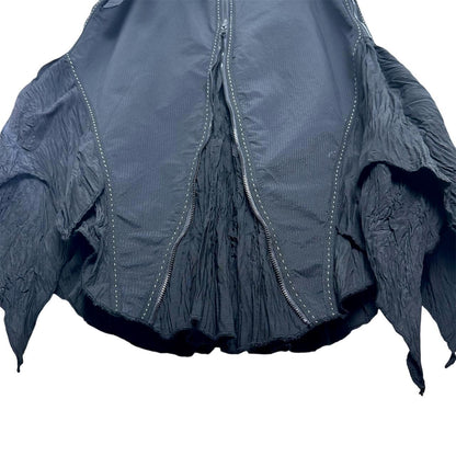 Pointed skirt with contrast stitching