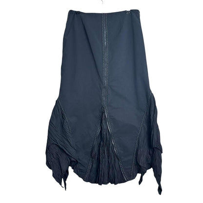 Pointed skirt with contrast stitching